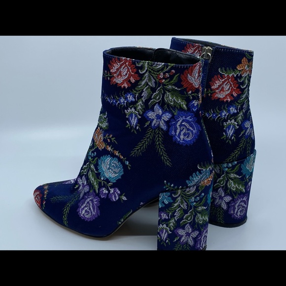 Boots - Picture 4 of 4